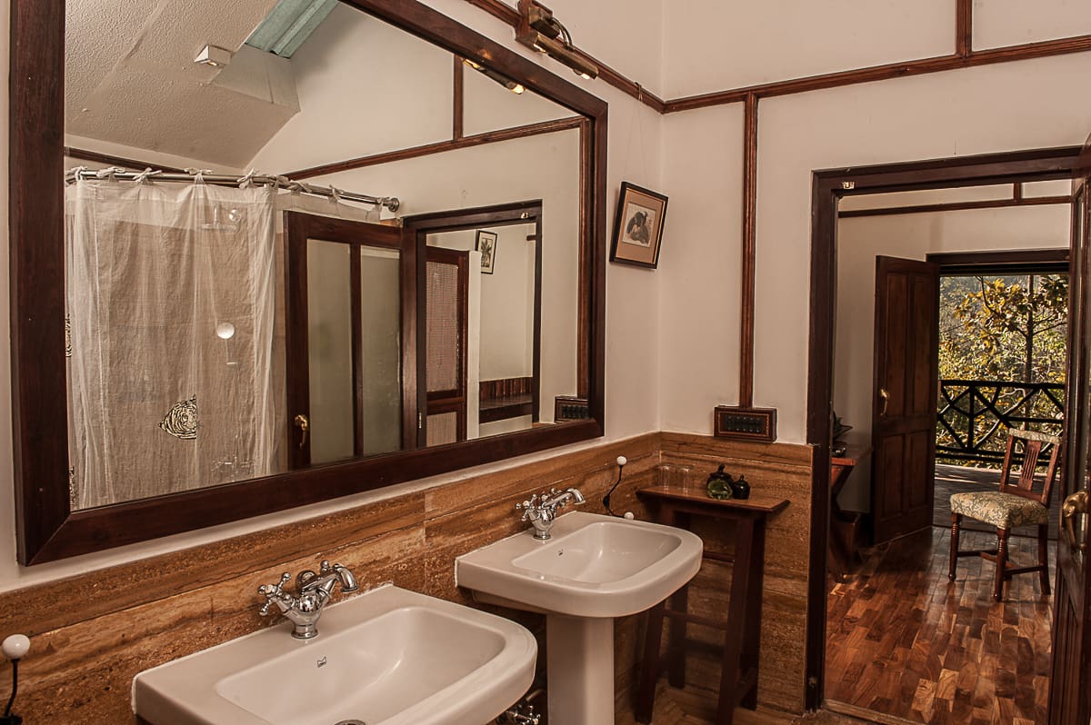 Jungle Lodge Bathroom (4)